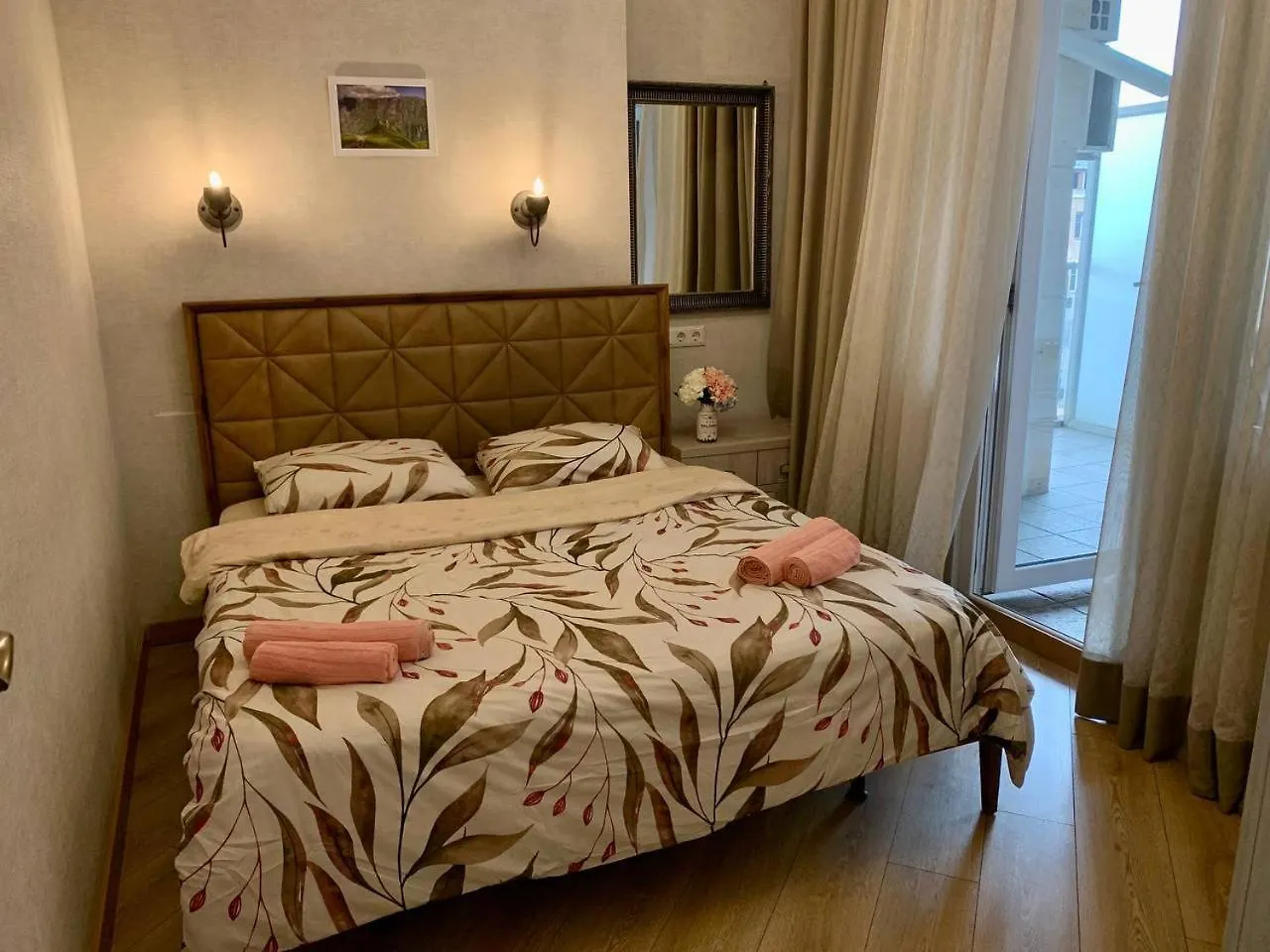 Сozy Three-Room Apartment With 2 Separate Bedrooms In Old ティビリシ