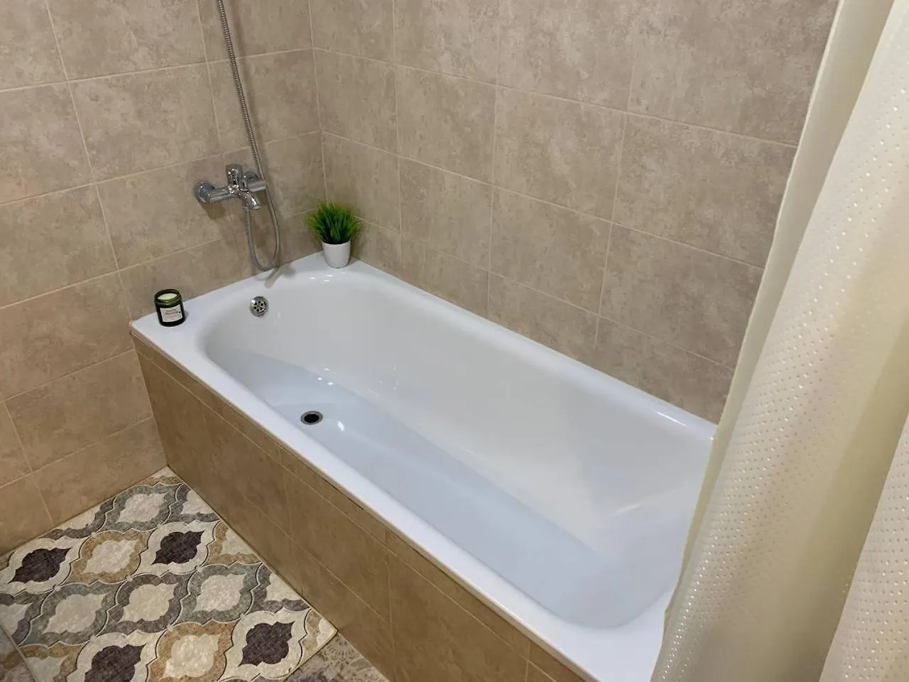 Сozy Three-Room Apartment With 2 Separate Bedrooms In Old ティビリシ