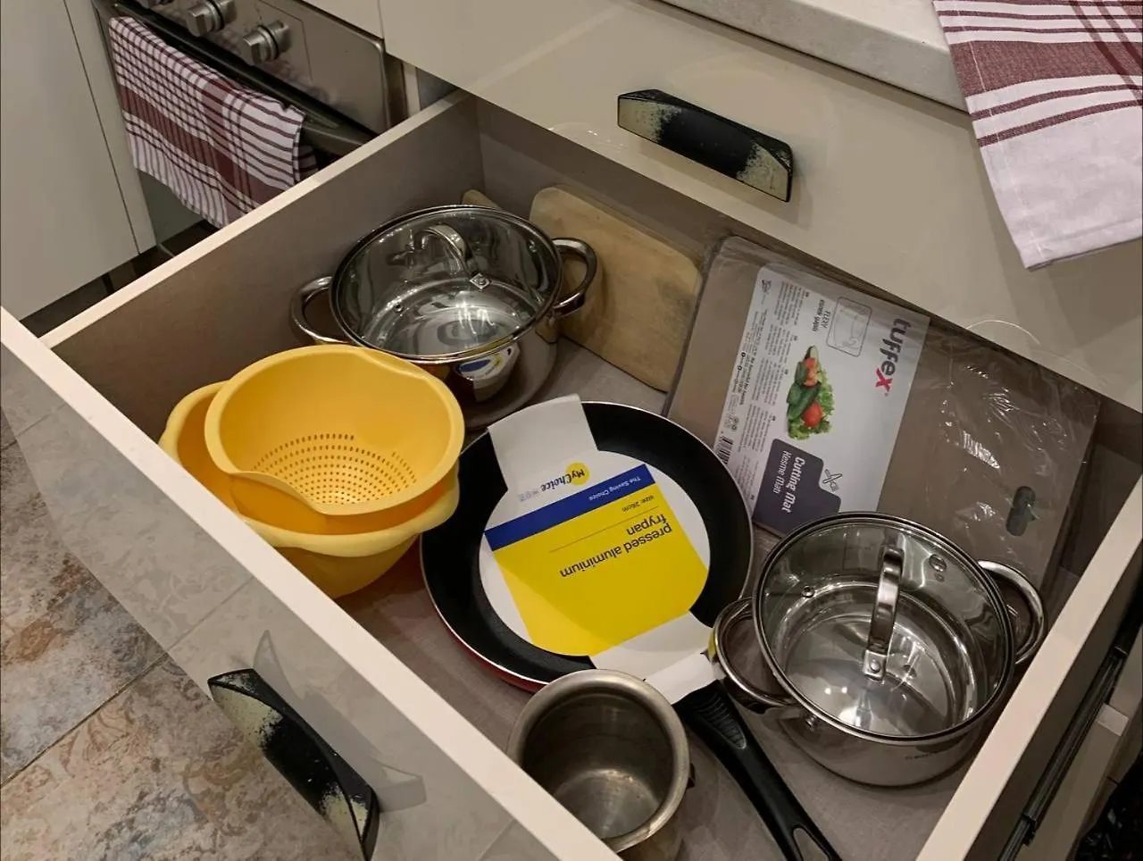 Сozy Three-Room Apartment With 2 Separate Bedrooms In Old ティビリシ