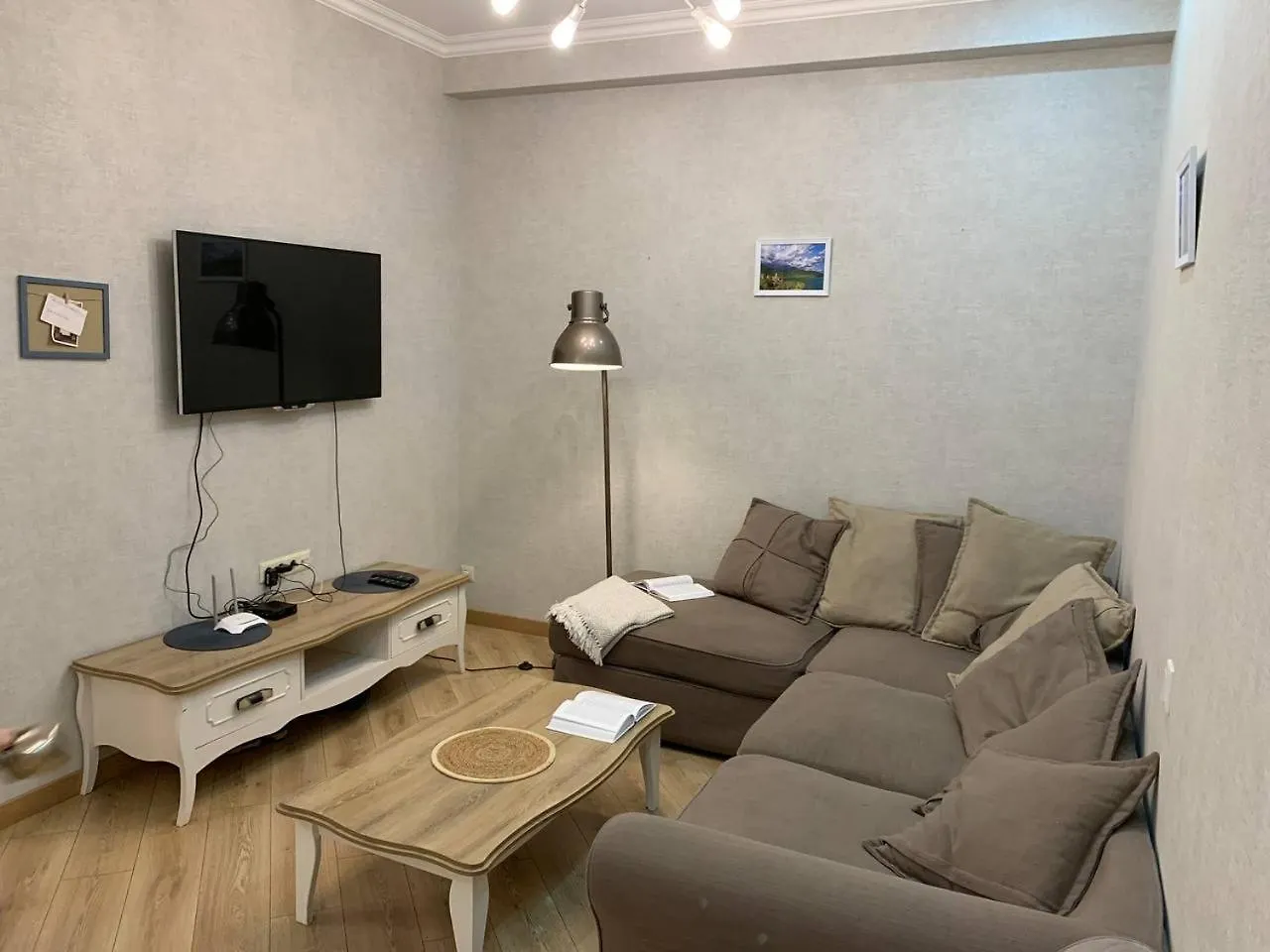 Сozy Three-Room Apartment With 2 Separate Bedrooms In Old ティビリシ グルジア