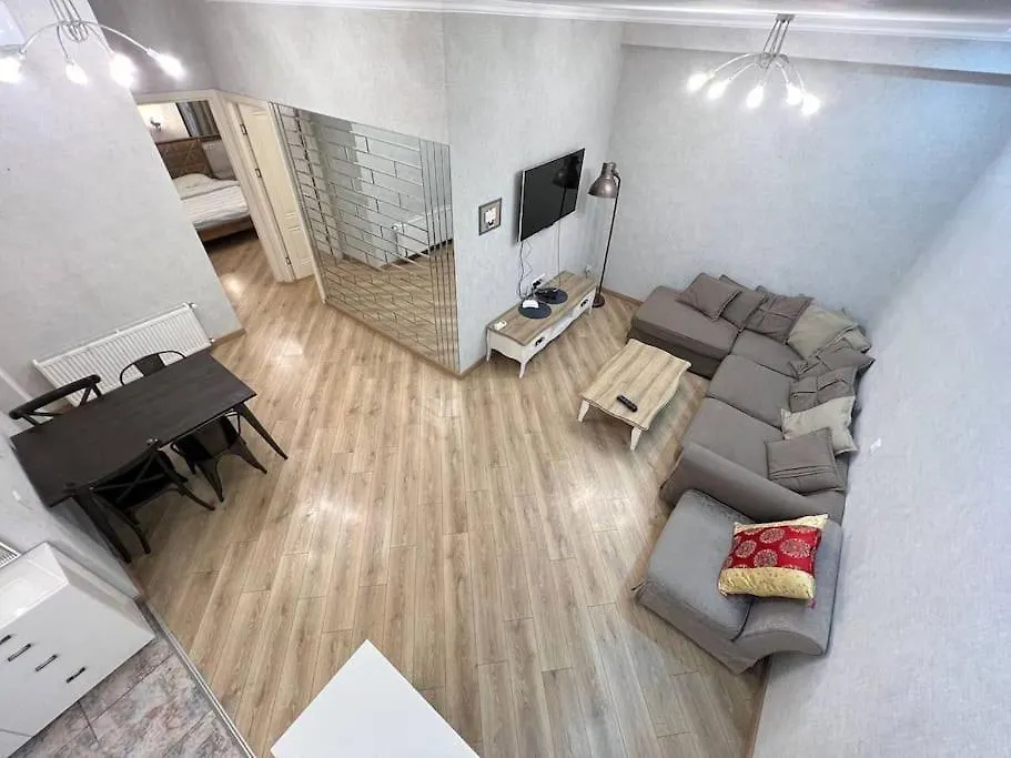 Сozy Three-Room Apartment With 2 Separate Bedrooms In Old ティビリシ グルジア