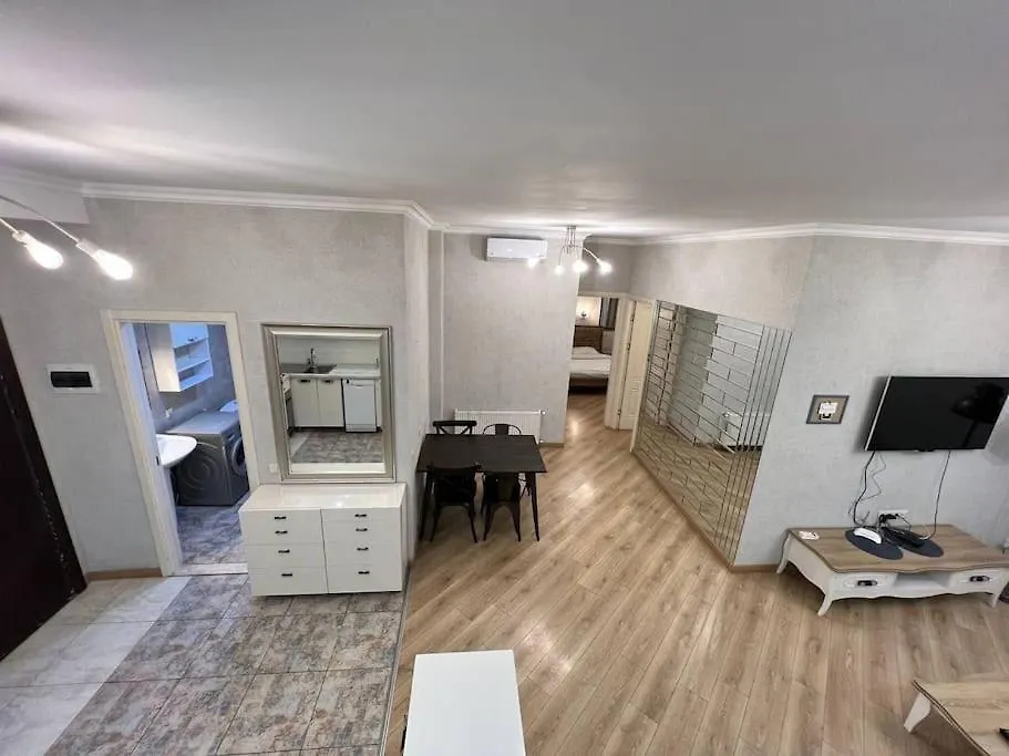 Сozy Three-Room Apartment With 2 Separate Bedrooms In Old ティビリシ